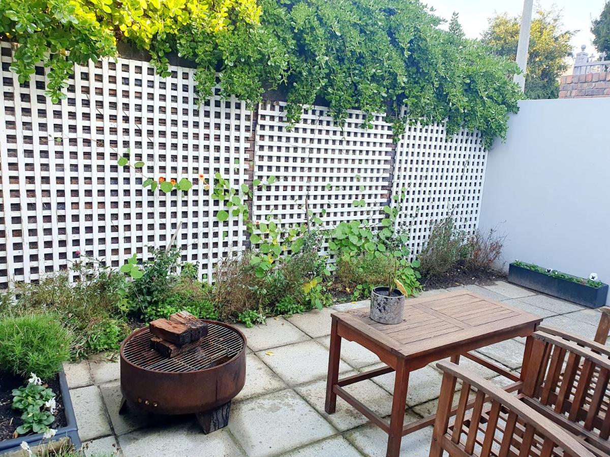 Oak Self Catering Cottage - Housity