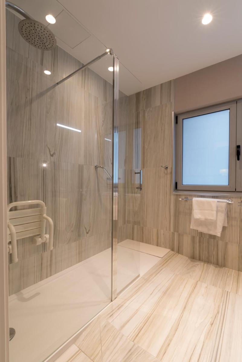 Un baño de Hotel Plaza