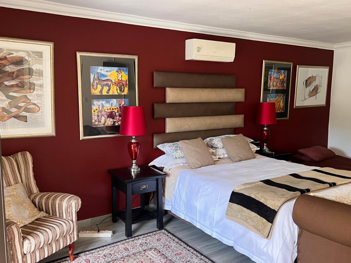 2 Op Terblanche Guesthouse - Housity