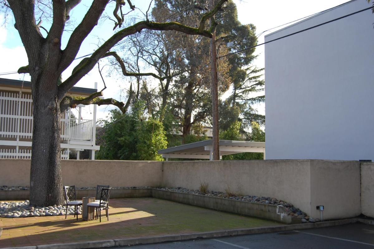 Pleasant Hill Inn - Housity