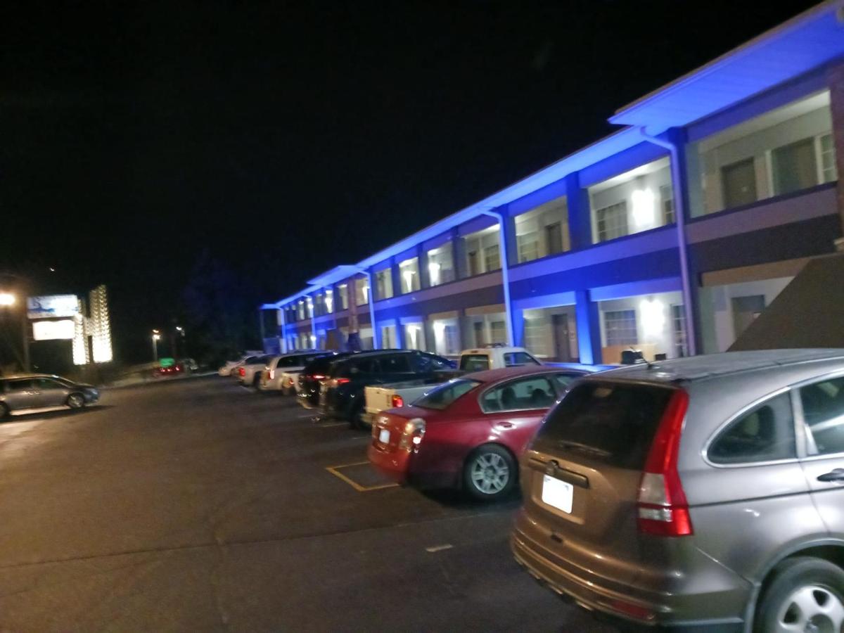 Riverside Inn and Suites - Housity