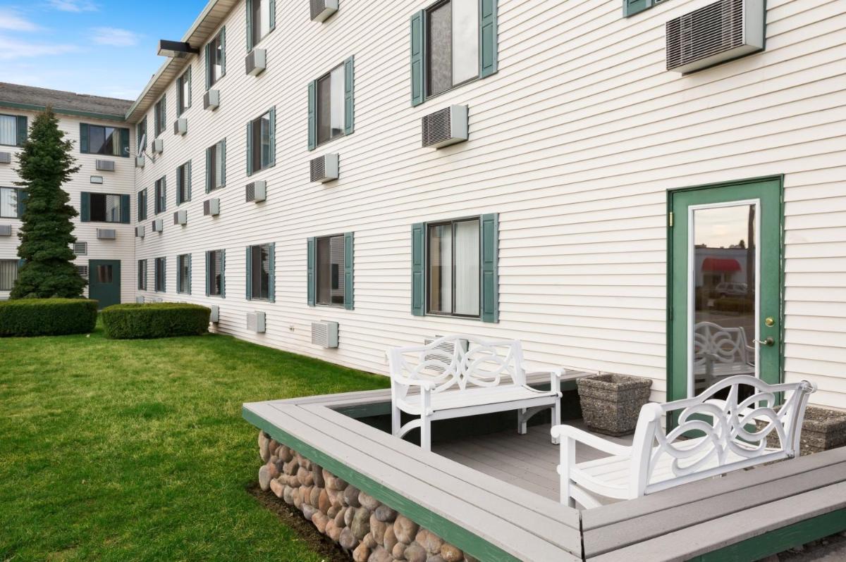 Super 8 by Wyndham Coeur d'Alene - Housity