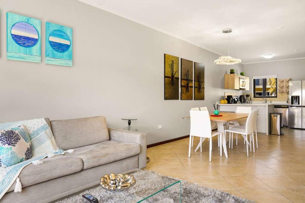 Incredible house in Gold Coast with private jacuzzi NEW REMODELING - Housity