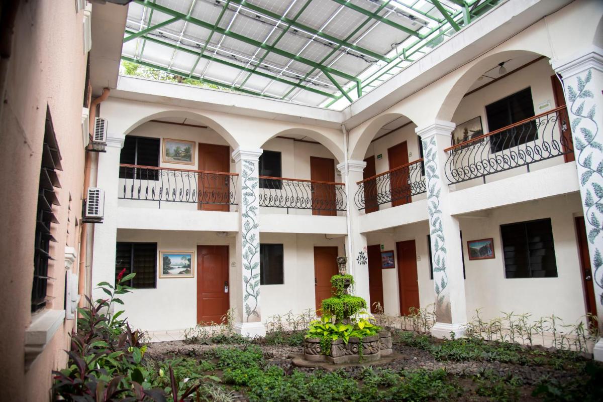 Hotel Villa Serena Escalon - Housity