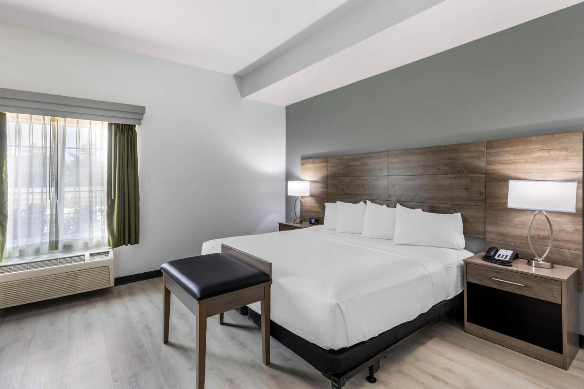 Best Western Plus MidAmerica Hotel - Housity