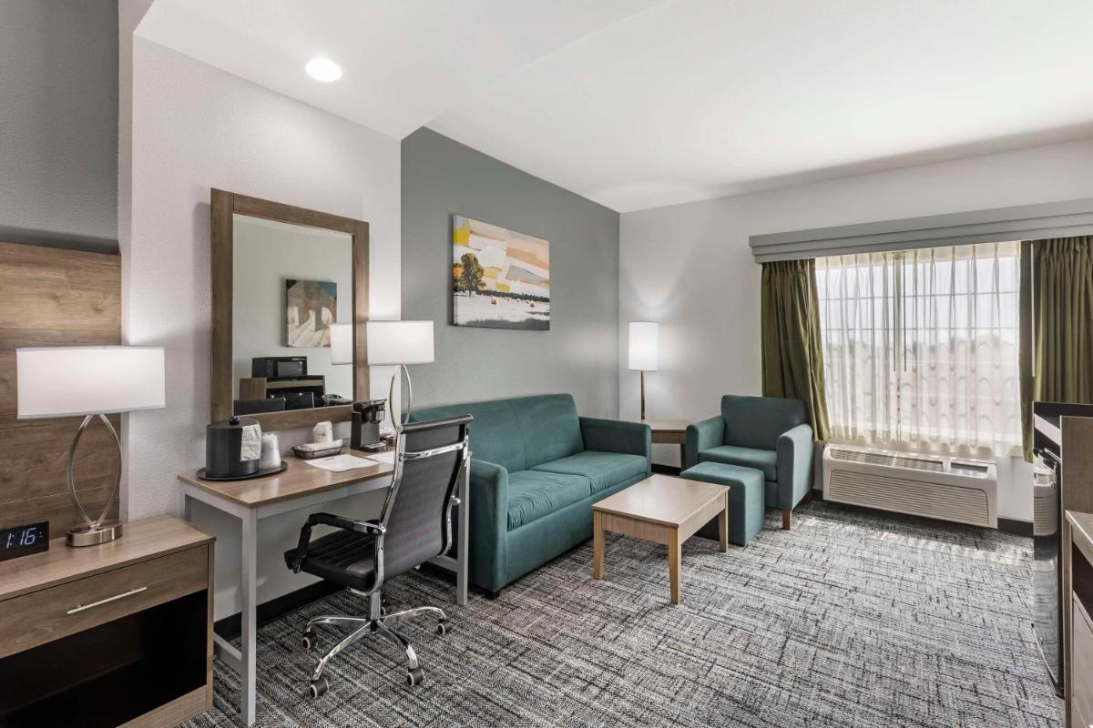 Best Western Plus MidAmerica Hotel - Housity