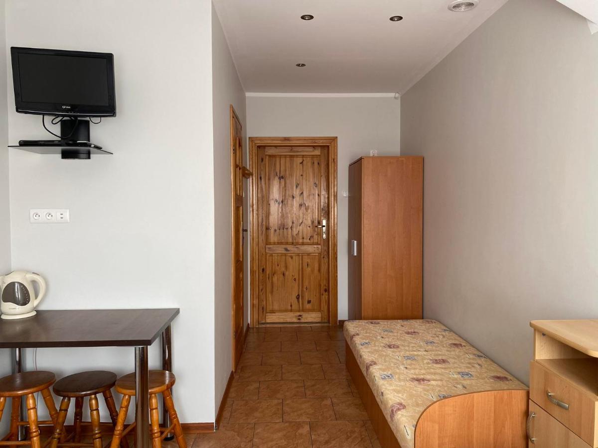 Pokoje Go?cinne R10 - Housity