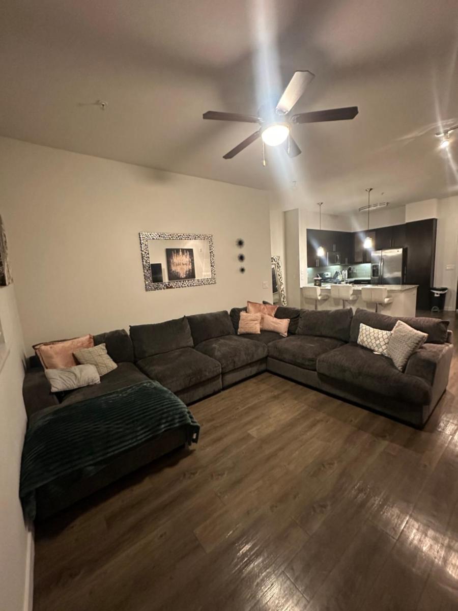 A-Class Luxury 2 Bedrooms Apt in Woodland Hills CA - Housity