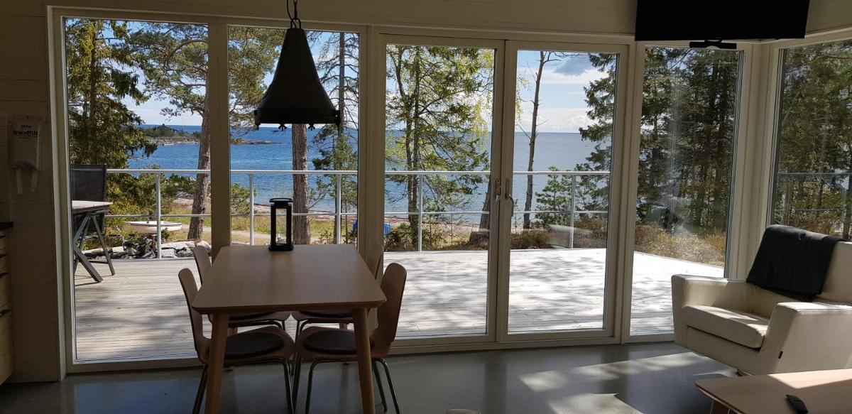 Kvarnsands Strandstugor / Kvarnsand Beach Lodges - Housity