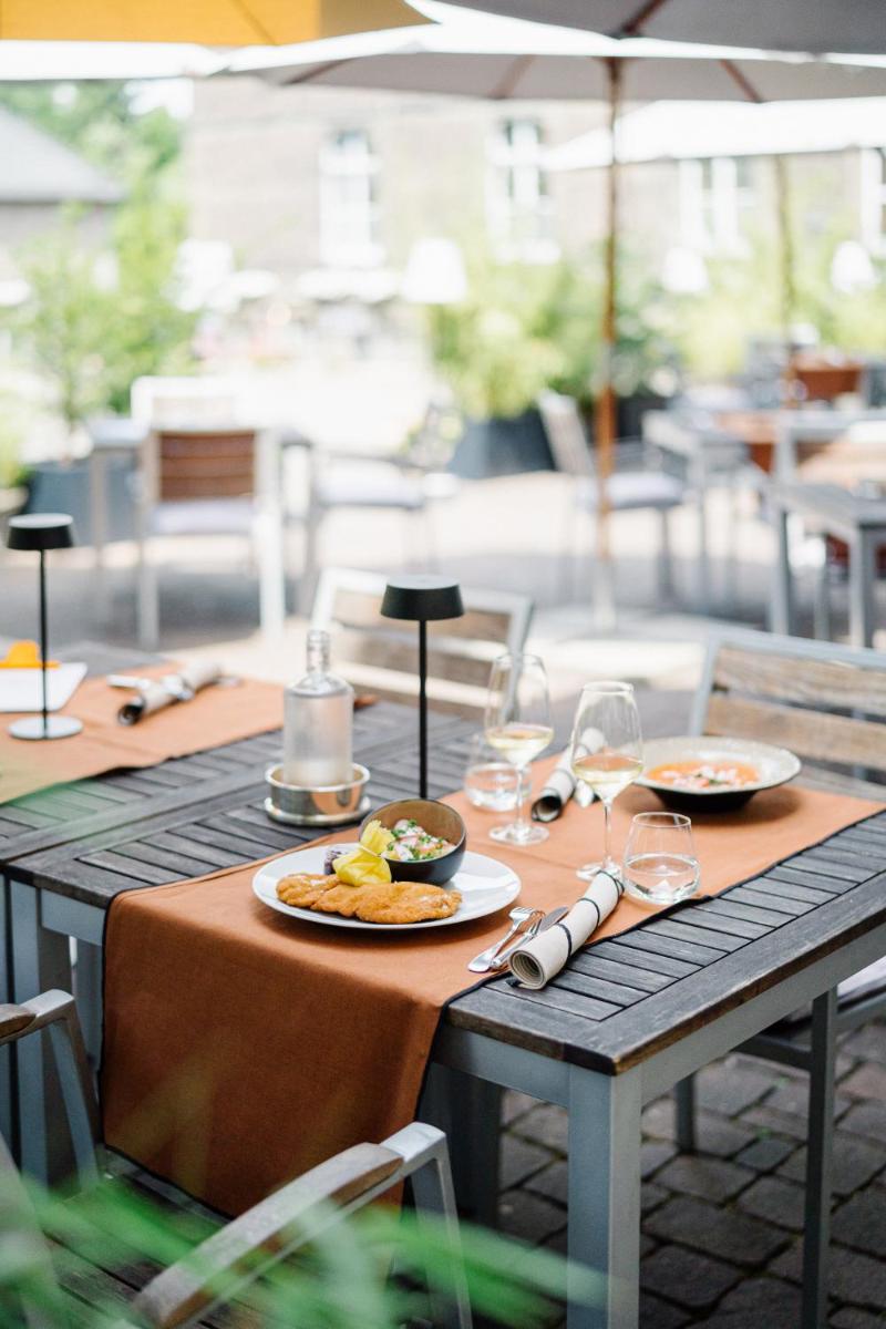 Getränke in der Unterkunft Schlosshotel Hugenpoet