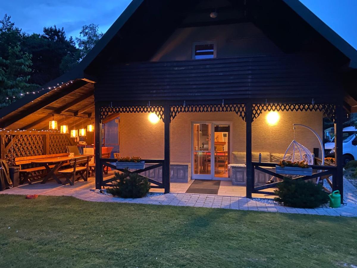Szmaragdowy domek - Housity