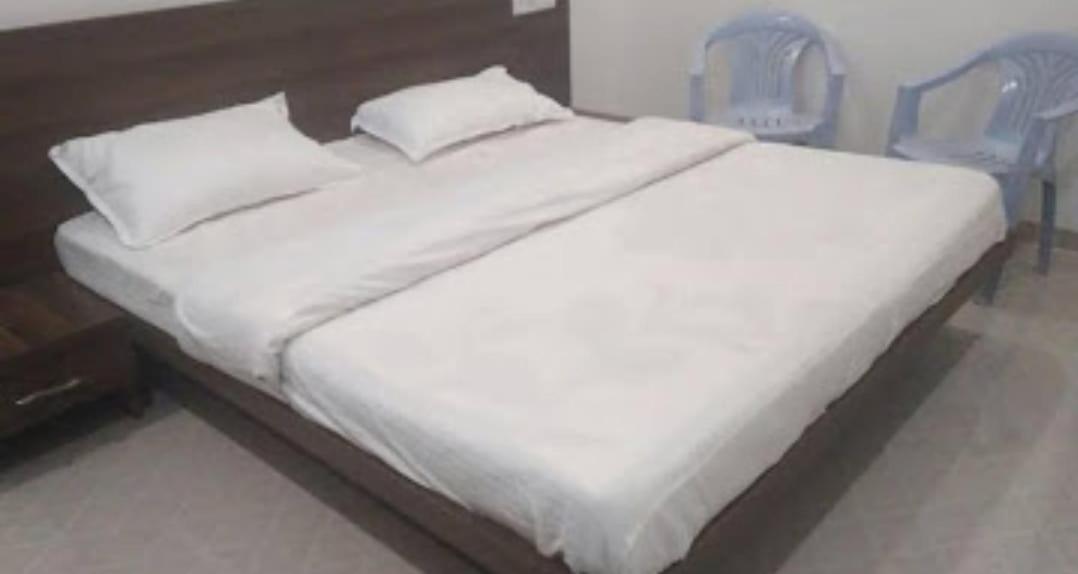 Vamoose Hotel Mandu Sarai - Housity