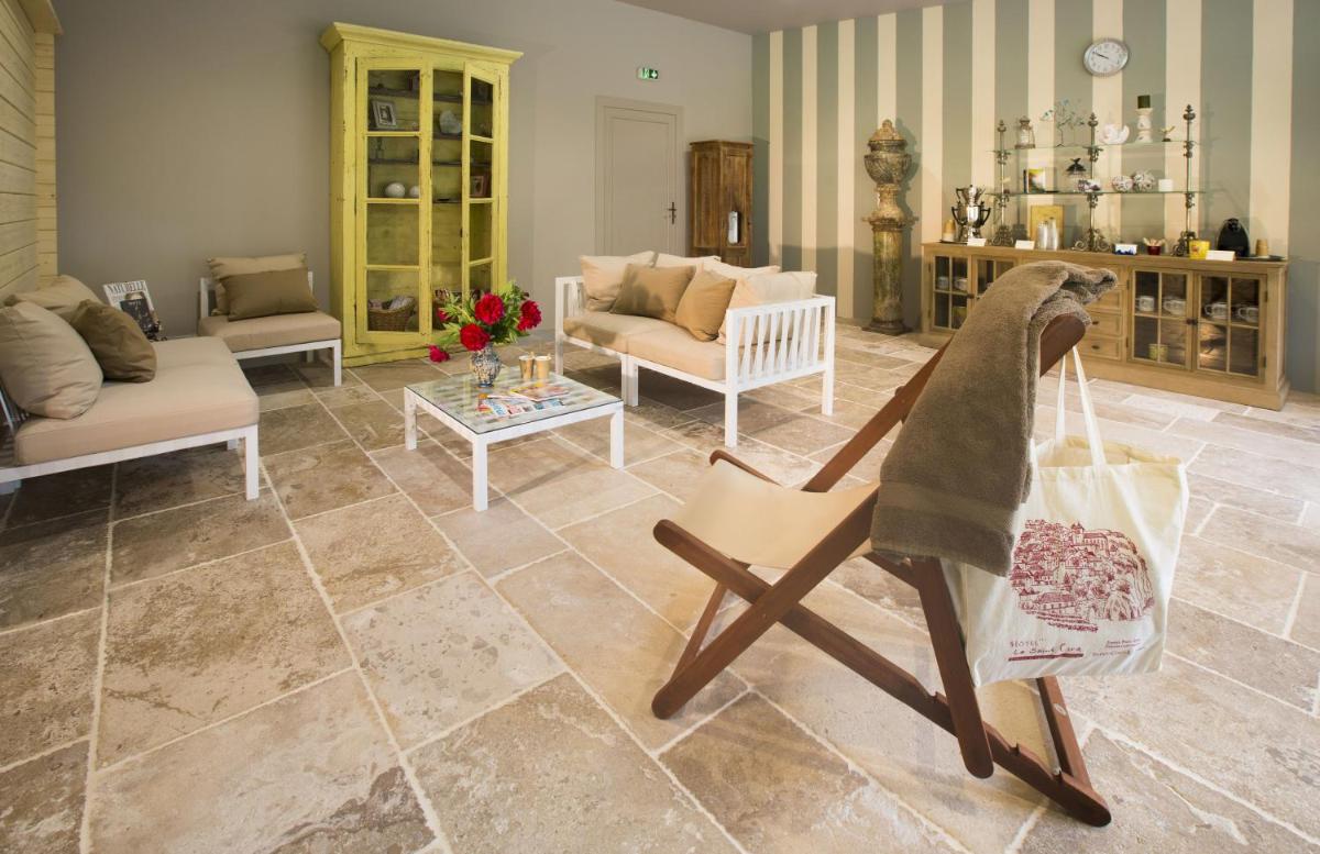 Coin salon dans l'établissement Hôtel-Spa Le Saint Cirq