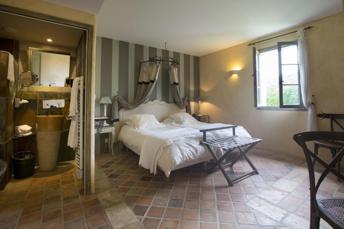 Un ou plusieurs lits dans un hébergement de l'établissement Hôtel-Spa Le Saint Cirq
