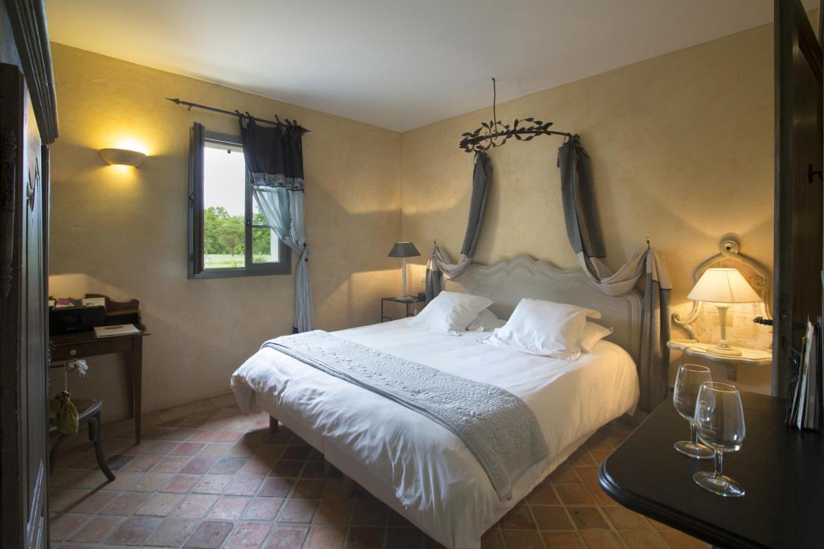 Un ou plusieurs lits dans un hébergement de l'établissement Hôtel-Spa Le Saint Cirq