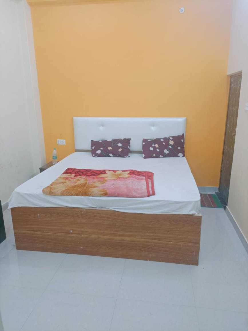 OYO Hotel Shiv Place - Housity