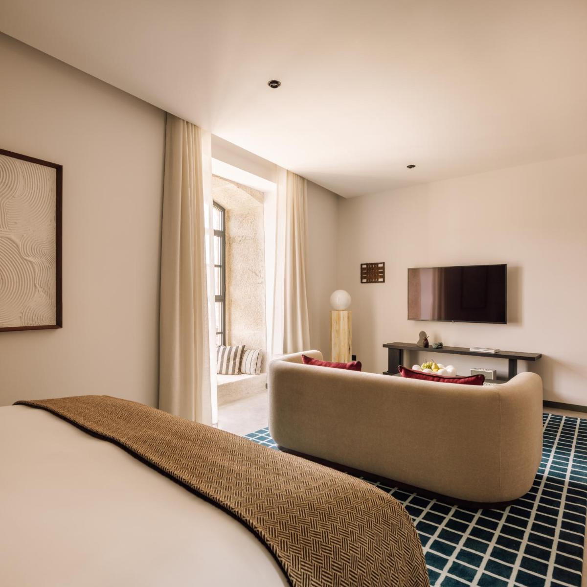Uma televisão e/ou sistema de entretenimento em The Rebello Hotel & Spa - Small Luxury Hotels Of The World