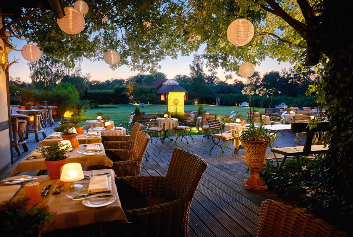 Blick auf einen Fluss in der Nähe des Hotels