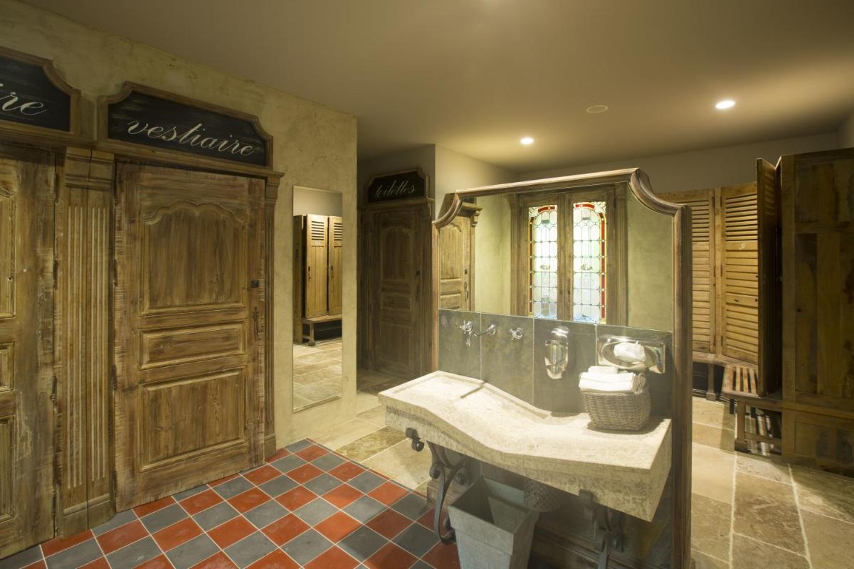Salle de bains dans l'établissement Hôtel-Spa Le Saint Cirq