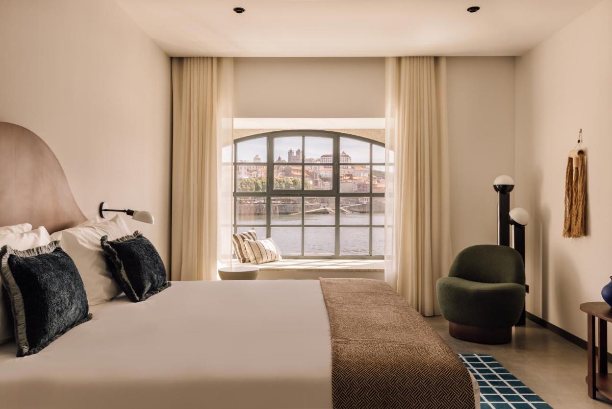 Uma cama ou camas num quarto em The Rebello Hotel & Spa - Small Luxury Hotels Of The World