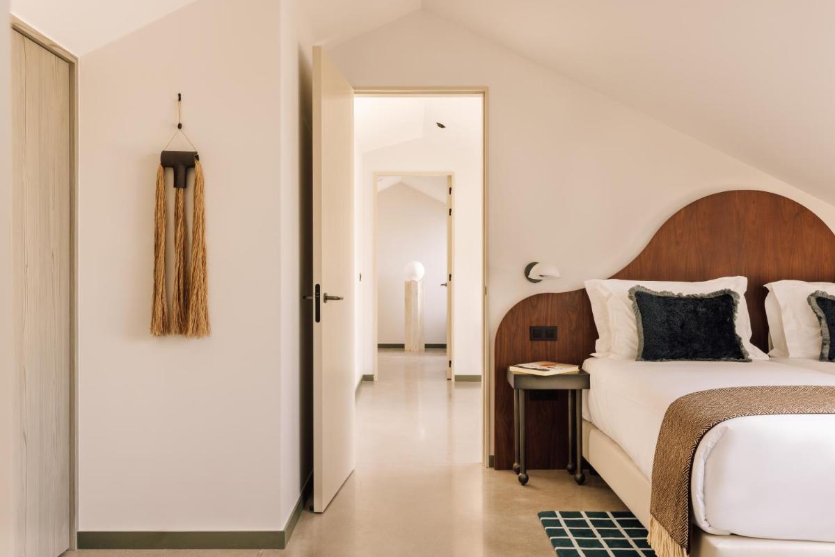 Uma cama ou camas num quarto em The Rebello Hotel & Spa - Small Luxury Hotels Of The World