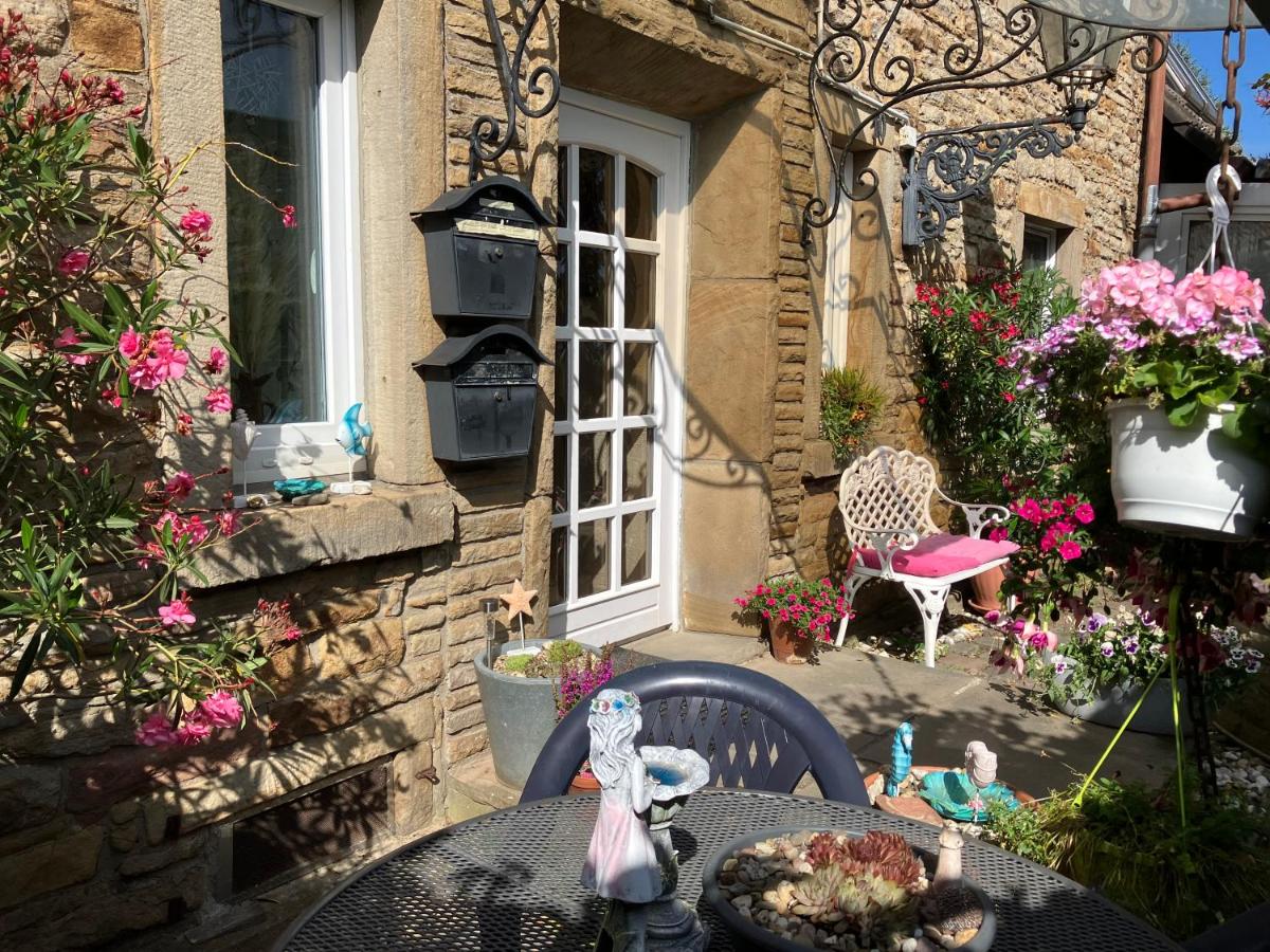 Suitetrails - Ferienwohnung im Grünen mit Terrasse EG