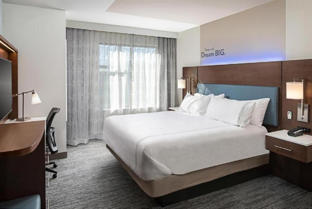 EVEN Hotel Shenandoah - The Woodlands by IHG - Housity