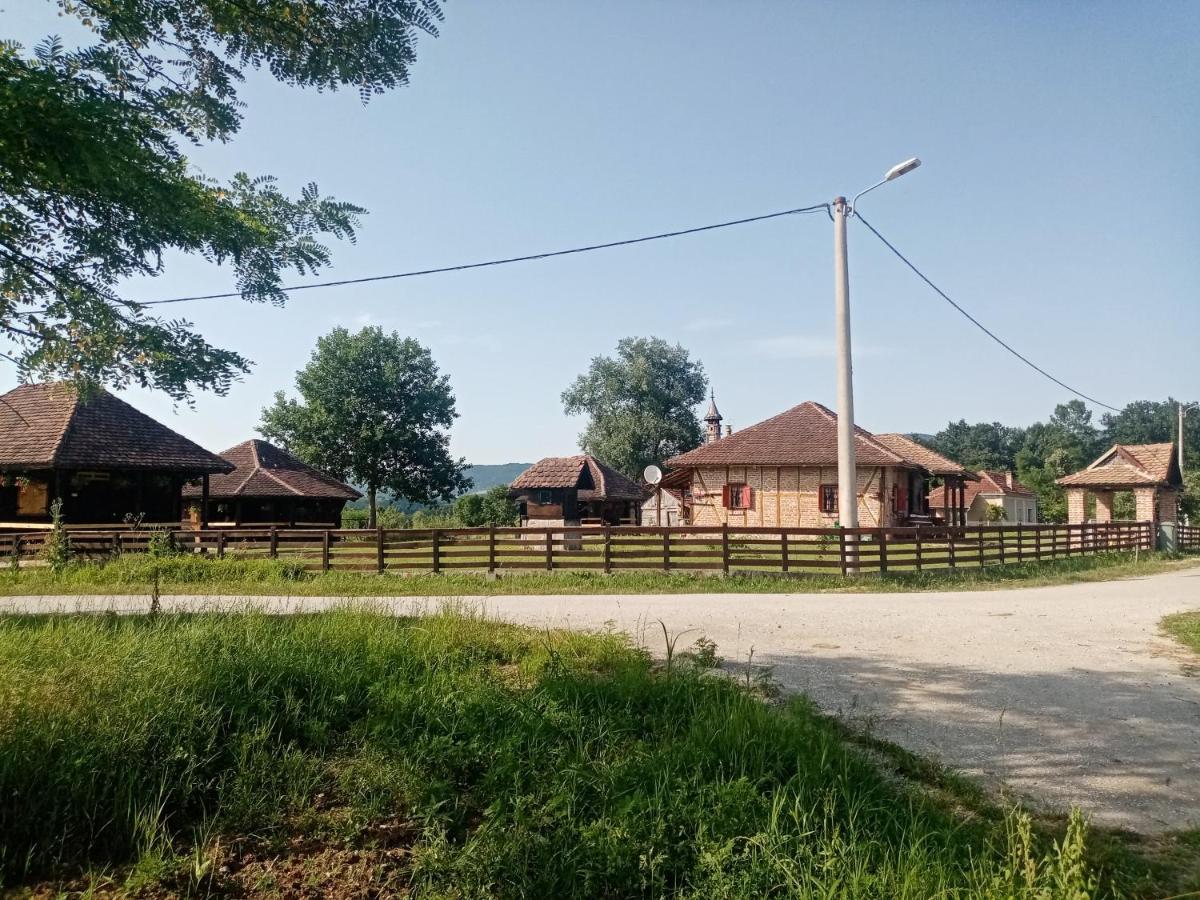 KONACI ČAKAREVIC - Housity