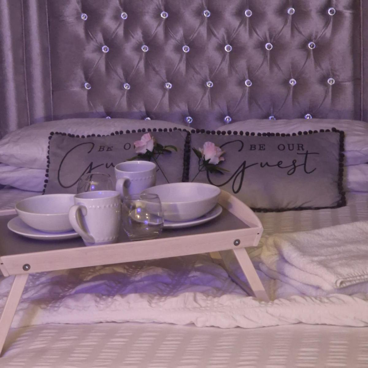 Lenox Bed and Breakfast - Housity