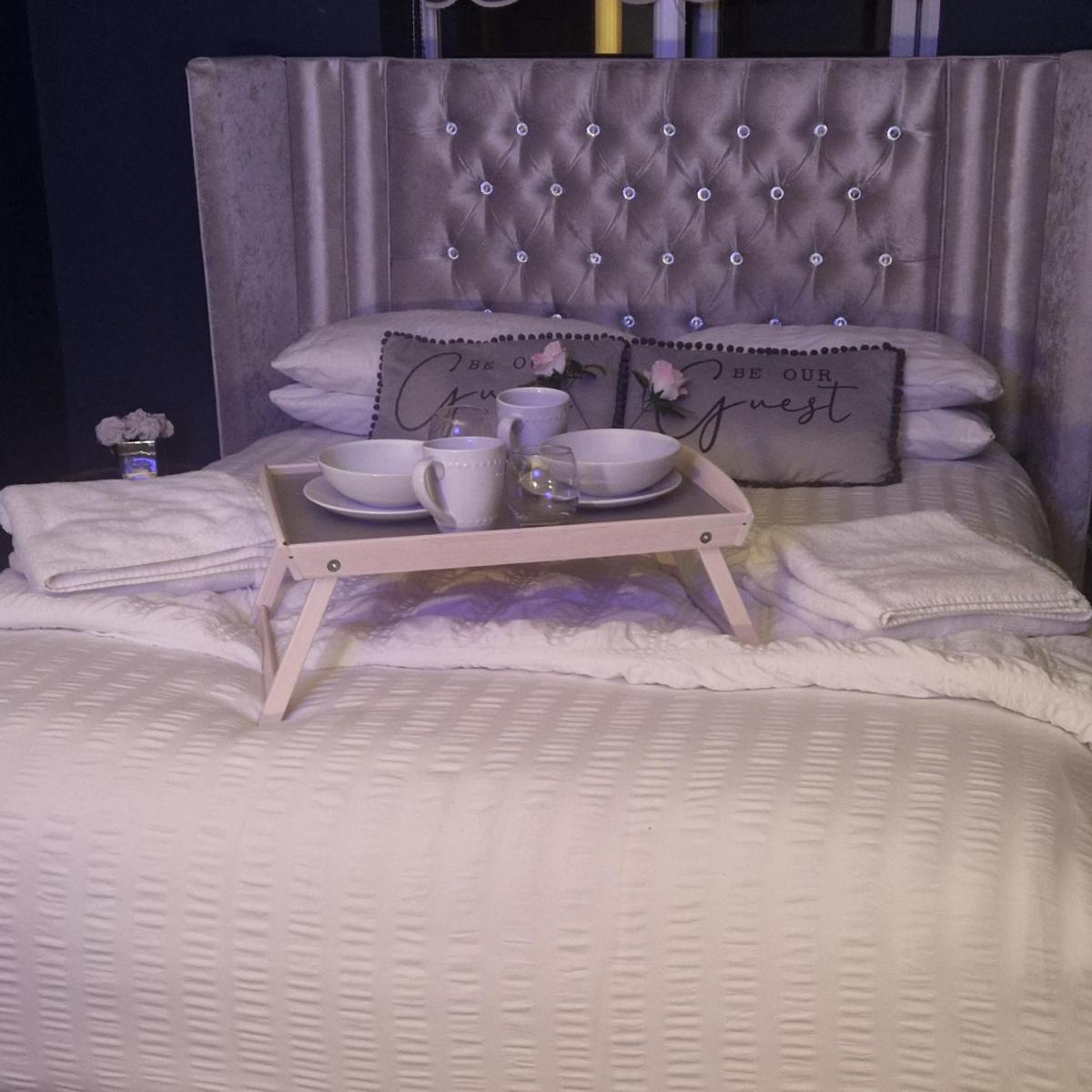 Lenox Bed and Breakfast - Housity