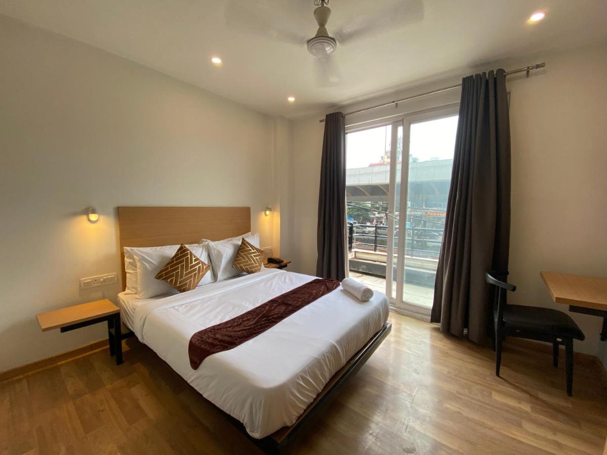 F9 Hotels 343 Meera Bagh, Paschim Vihar - Housity