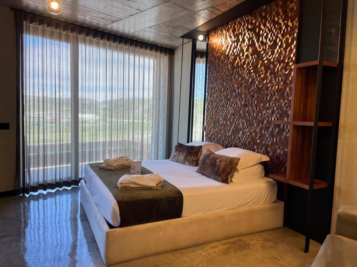 Uma cama ou camas num quarto em Well Hotel & Spa