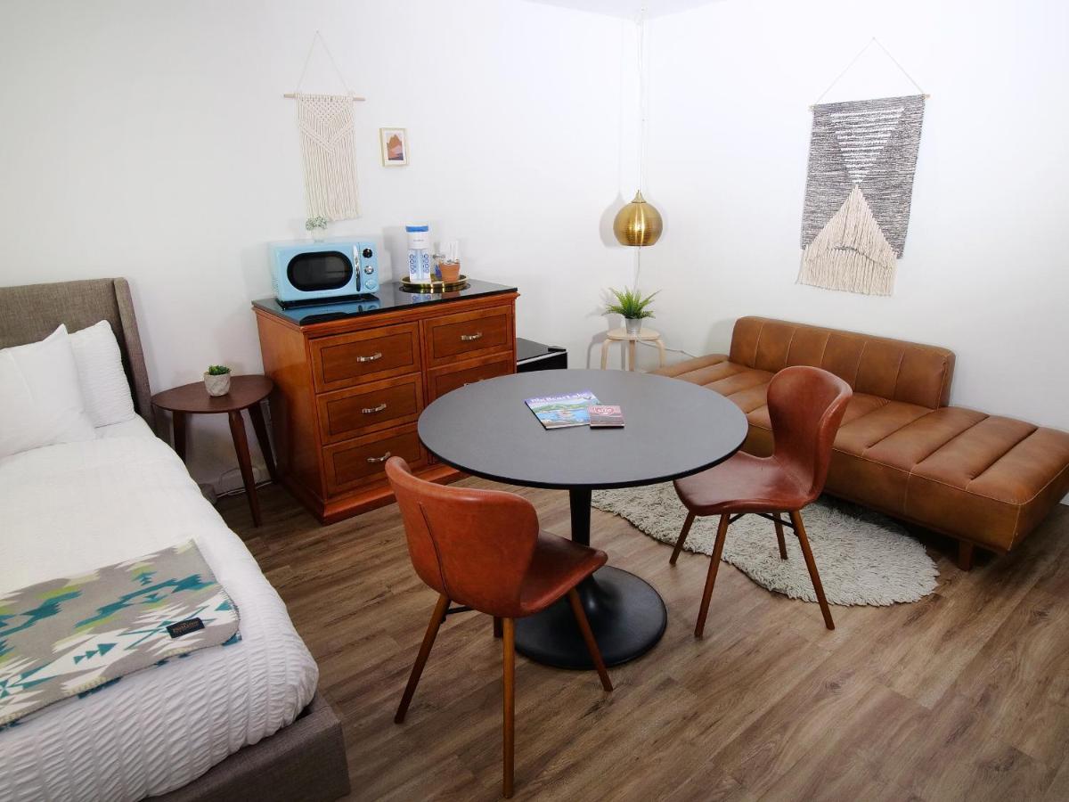 Sierra Blue Hotel & Swim Club - Housity