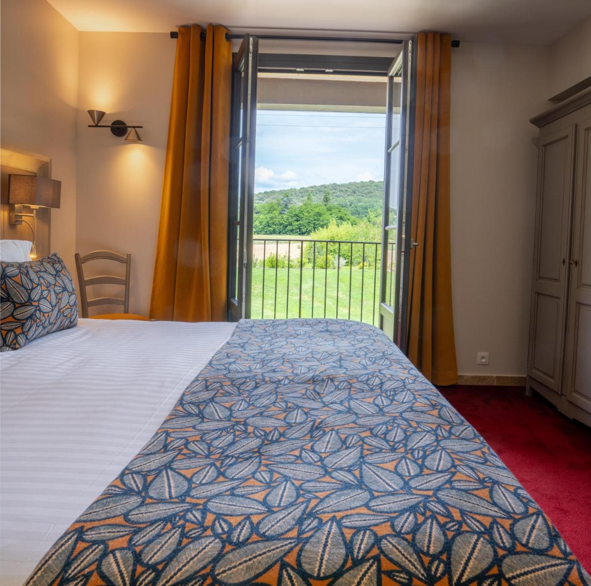 Un ou plusieurs lits dans un hébergement de l'établissement Hotel Le Perigord