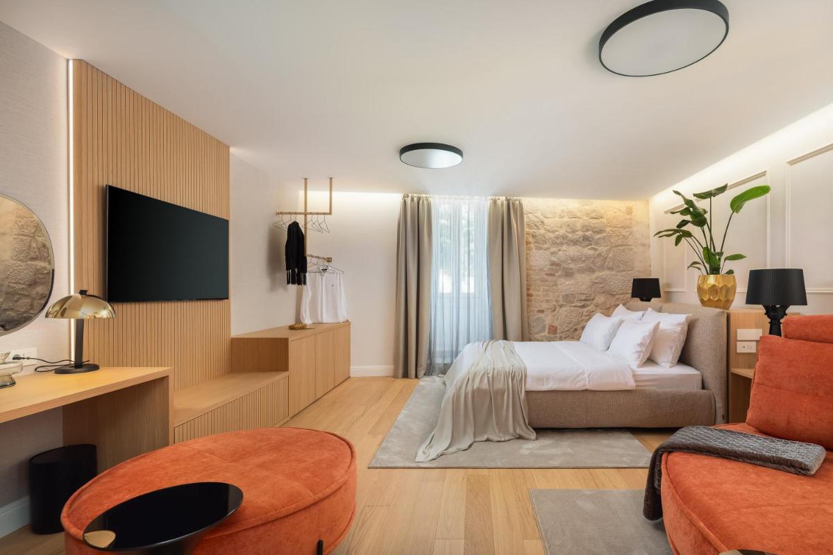Golden Gate Luxury Rooms - Unique UNESCO Location - Housity