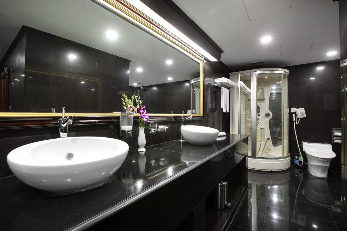 Hotel Sarina - Housity