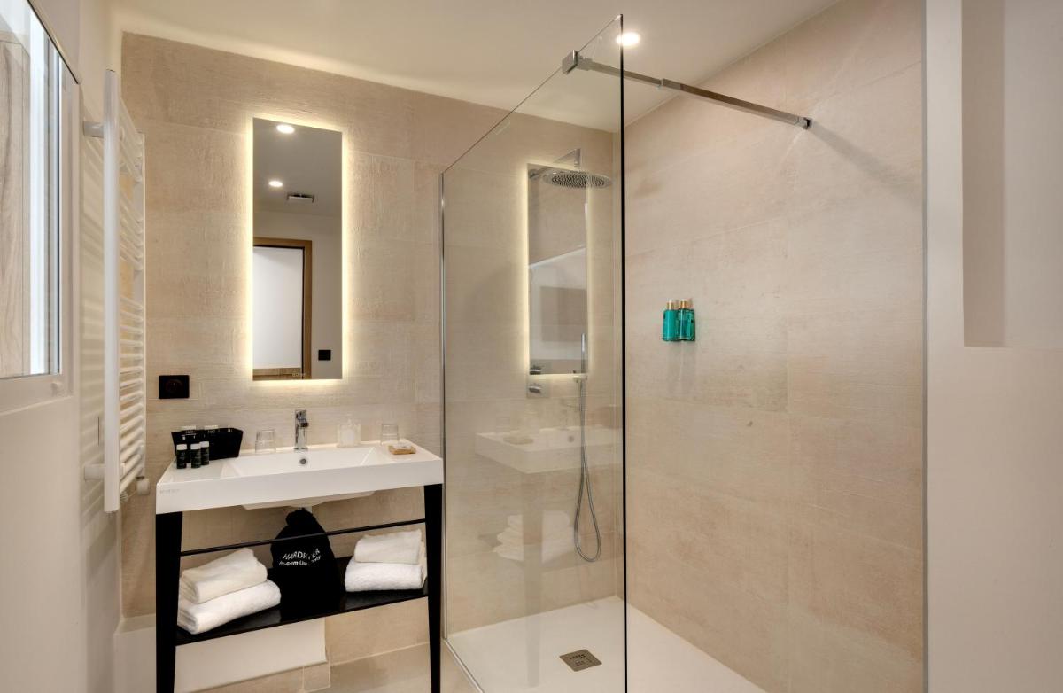 Salle de bains dans l'établissement Vila De La Mar & Spa