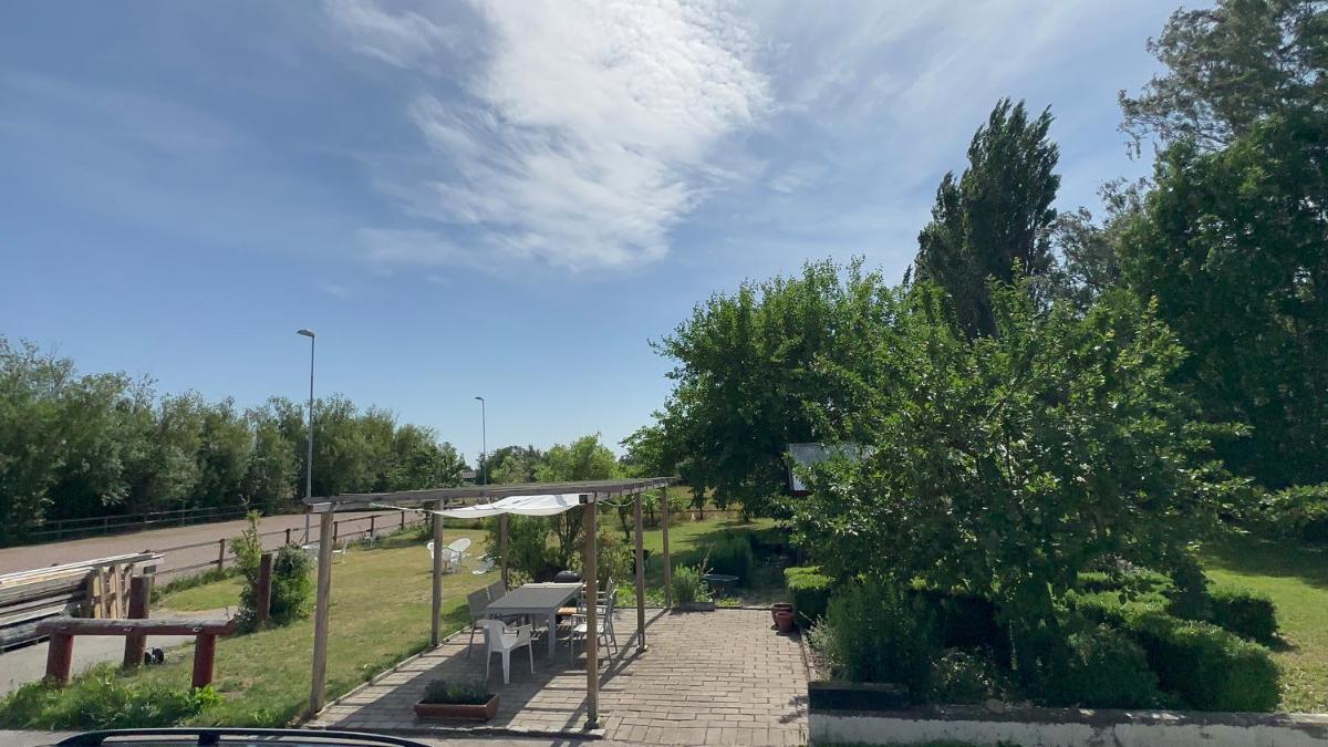 Stort rymligt boende med två sovrum och pentry i lantlig miljö - Housity