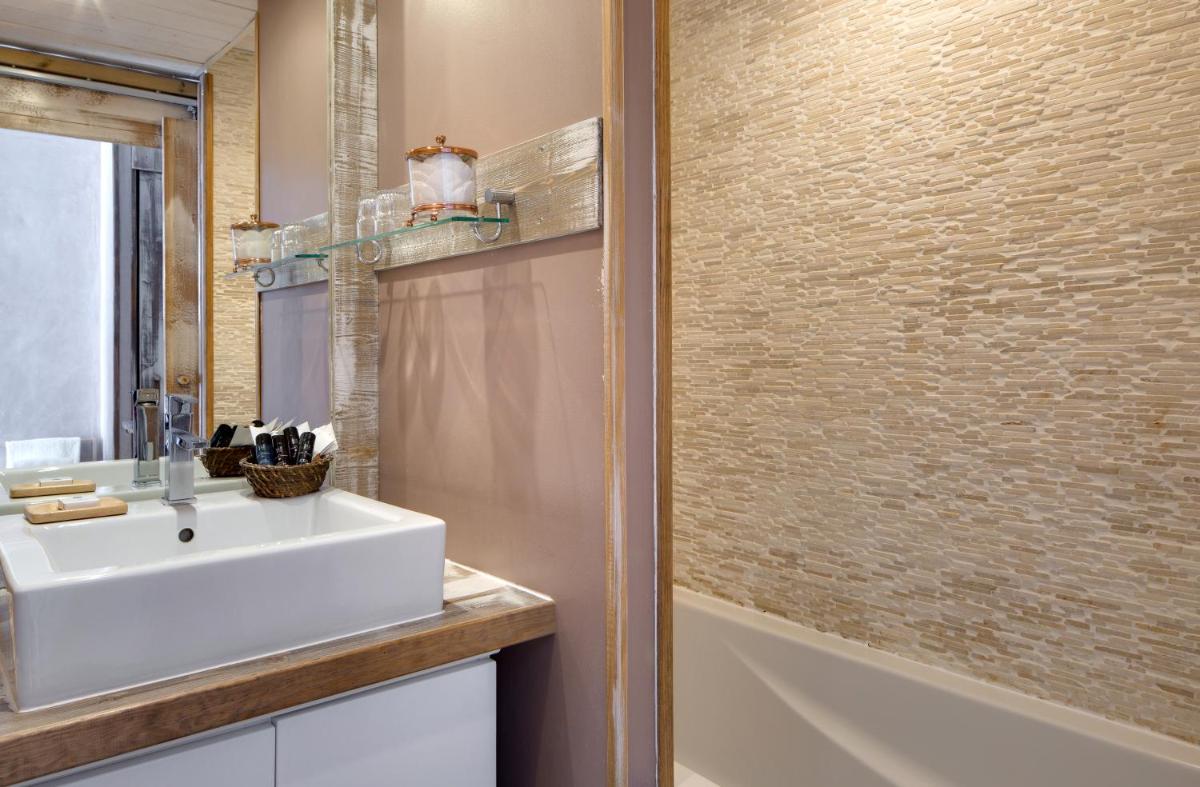 Salle de bains dans l'établissement Vila De La Mar & Spa
