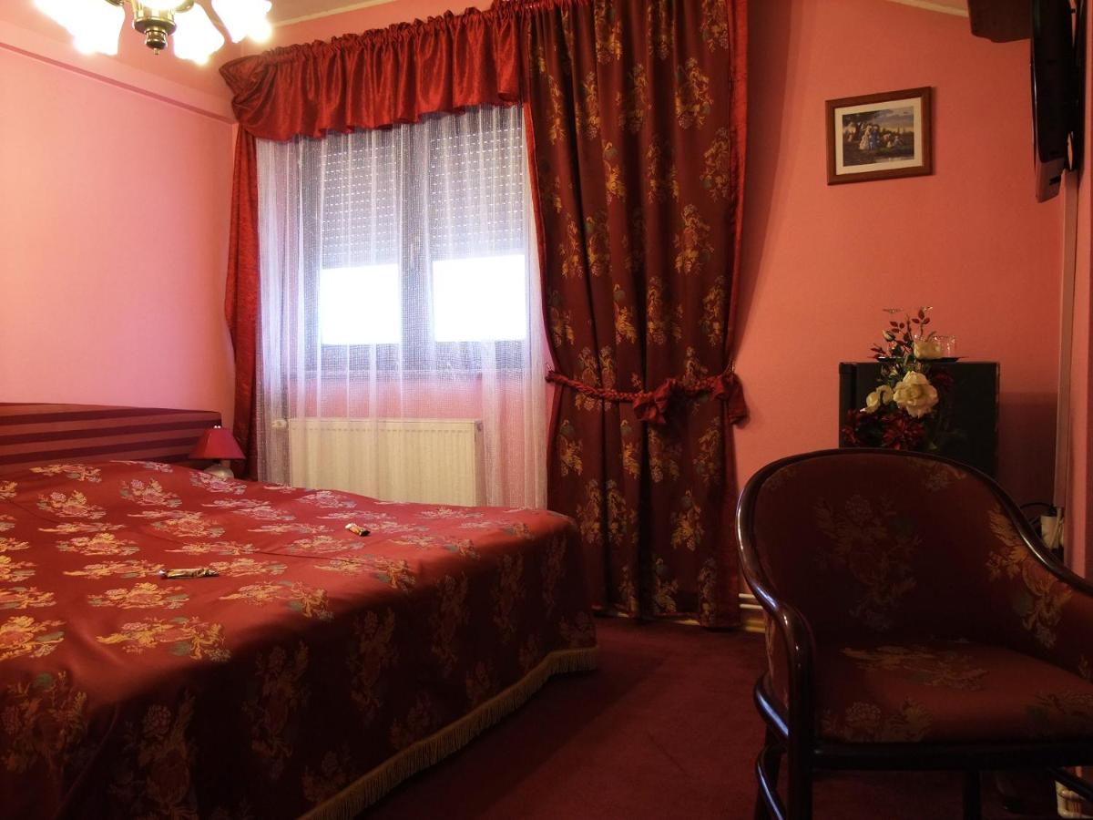 Bed & Breakfast Vila Stanišić - Housity
