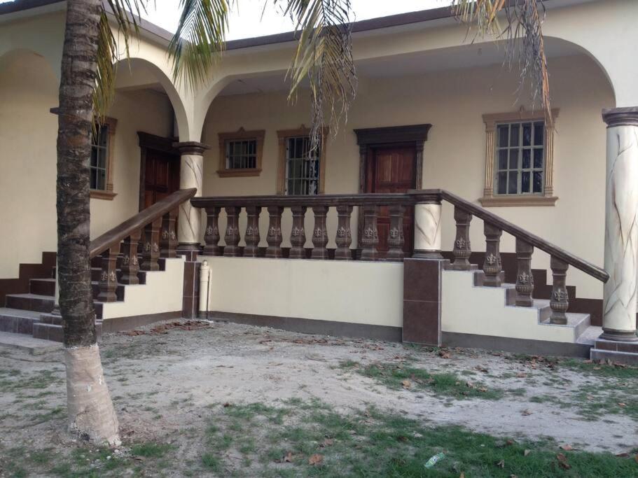 Banyan Rose - Housity
