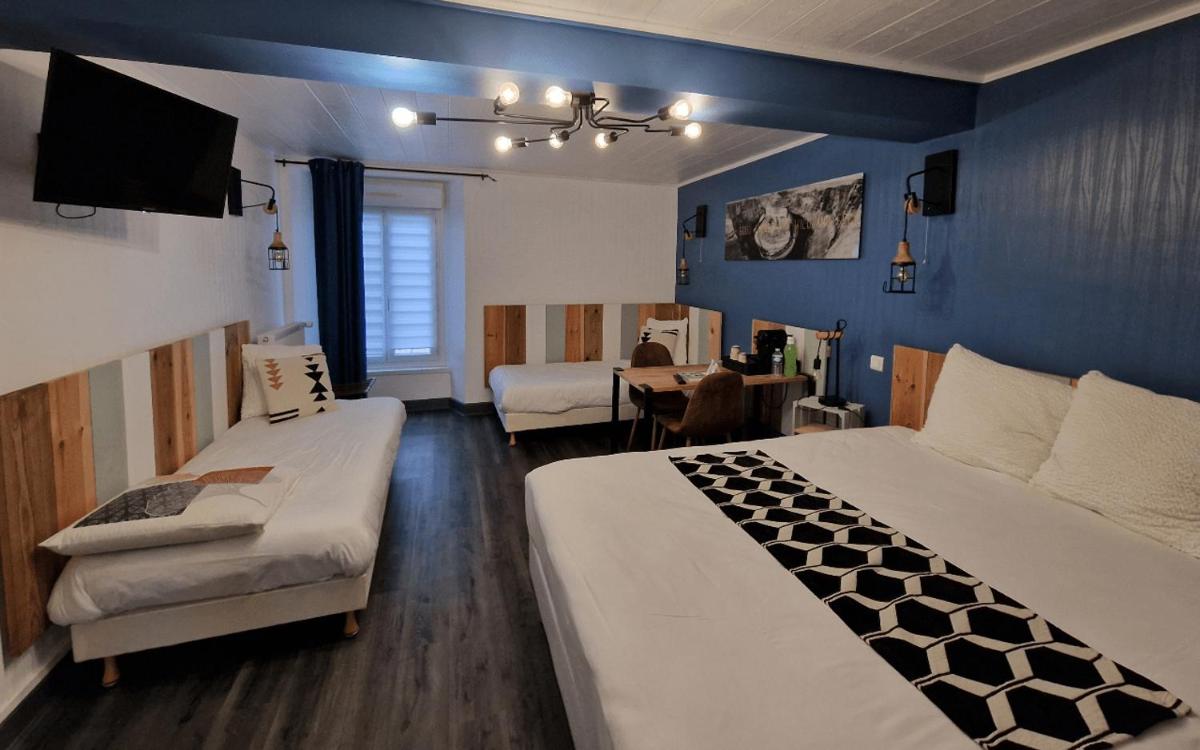 Un ou plusieurs lits dans un hébergement de l'établissement Logis Central Hôtel - Restaurant & Spa