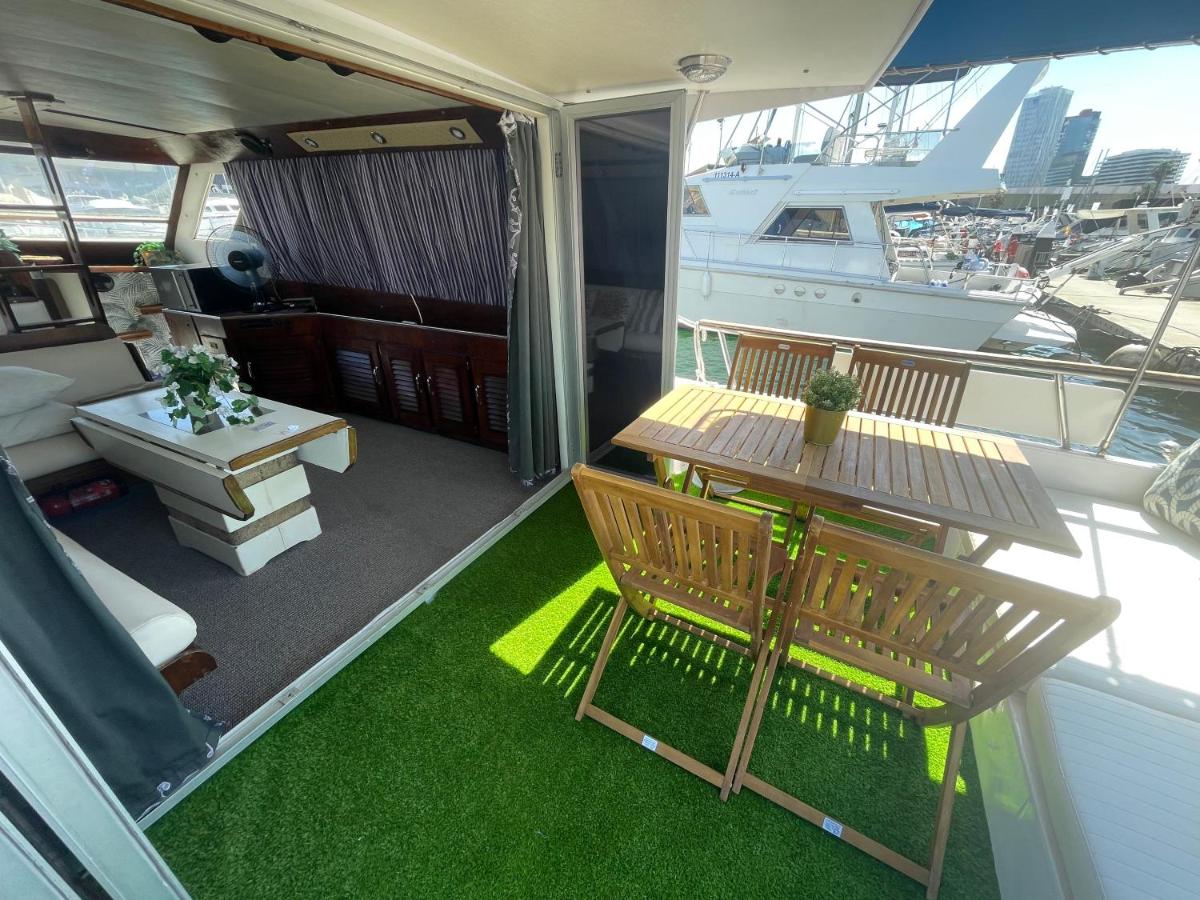Spacious and cozy boat house in Barcelona - Housity