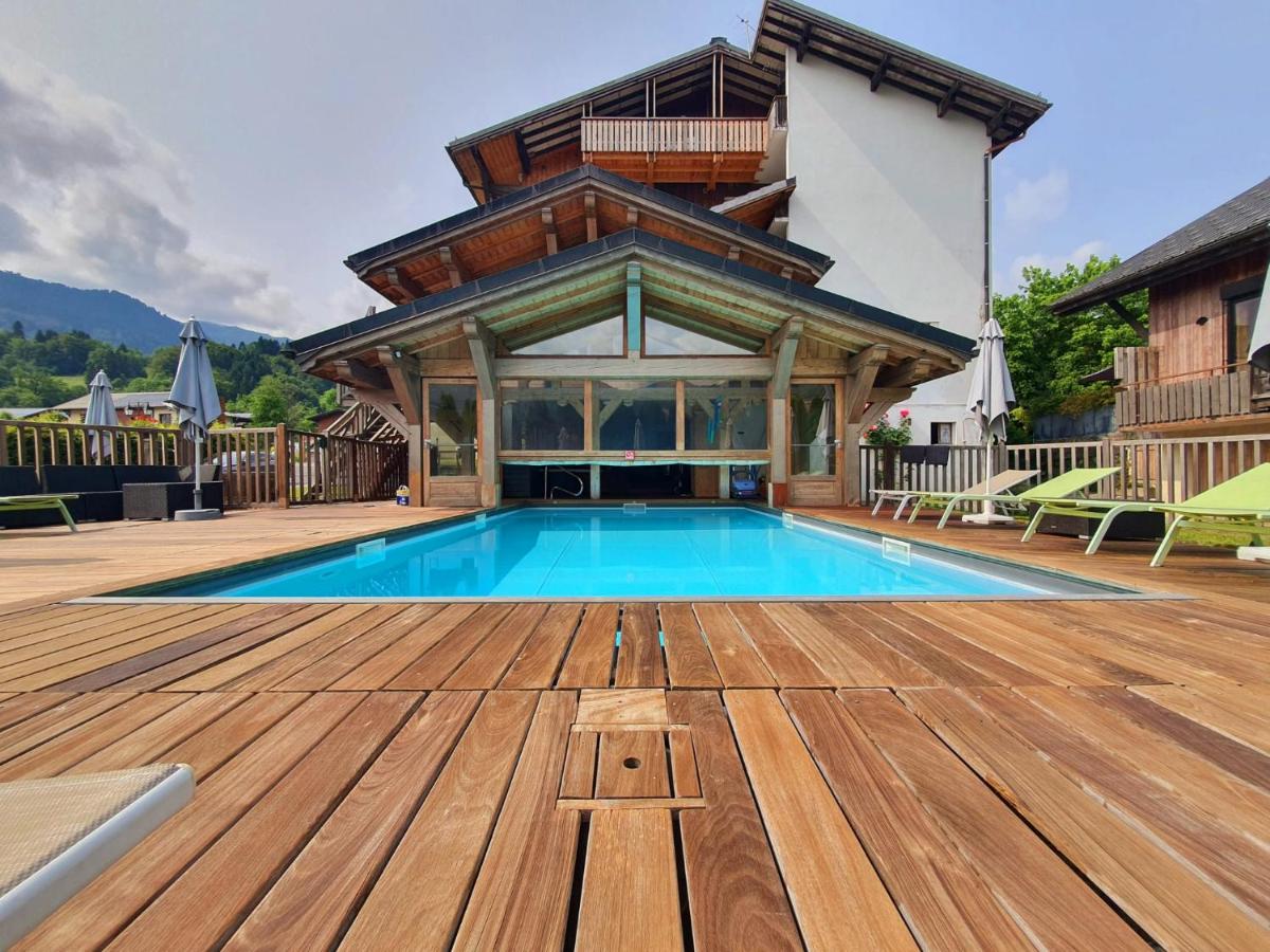Piscine de l'établissement Café-Hôtel Le Morillon, Domaine du Grand Massif-Samoëns ou située à proximité