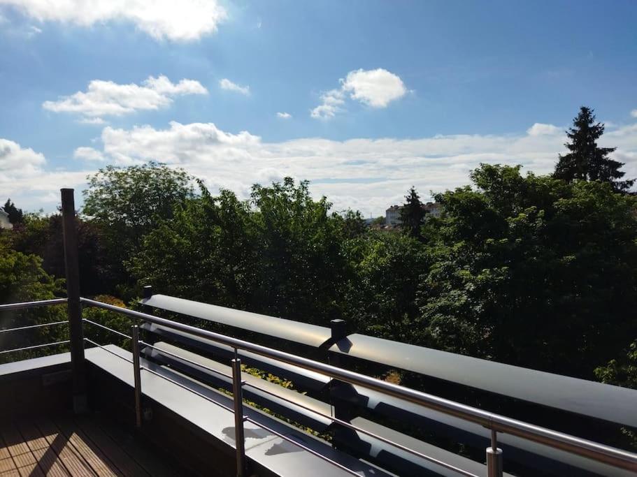 Villa 5* avec piscine, vue sur la tour Eiffel - Housity