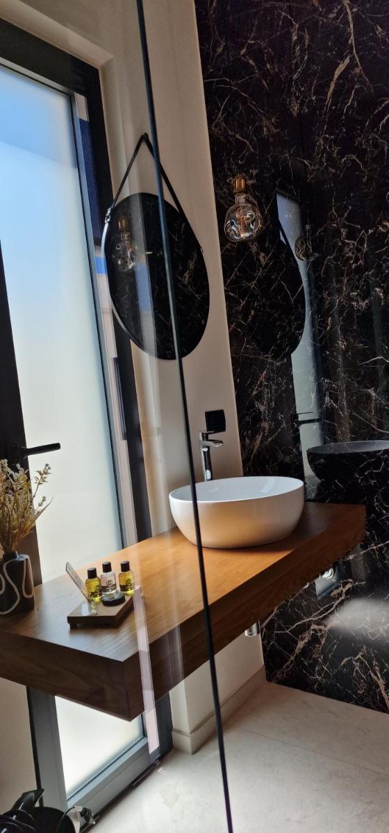 Thalassa Rooms - Housity