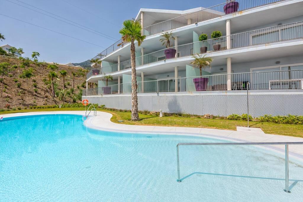 Seaview Luxury 2 Bedrooms Apt in Reserva del Higueron - Hizvo