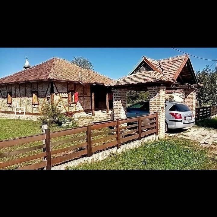 KONACI ČAKAREVIC - Housity