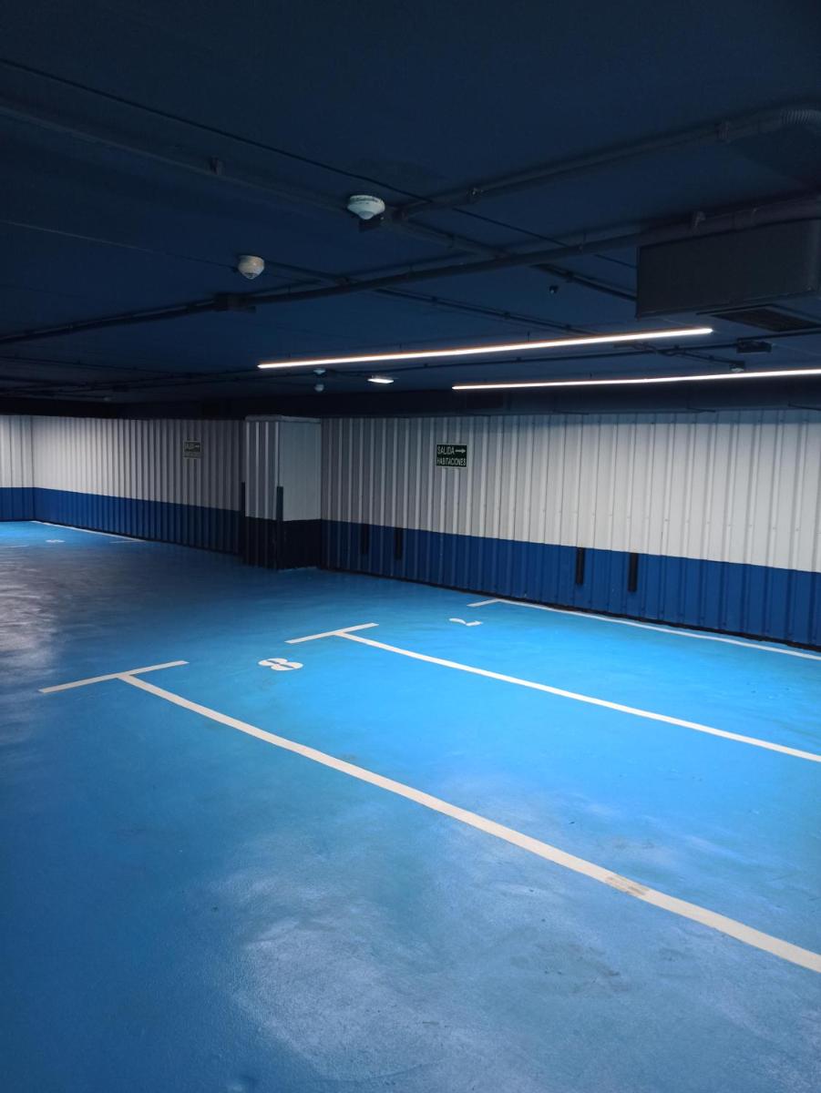 Instalaciones para jugar a tenis o squash en ARVA Spa París o alrededores