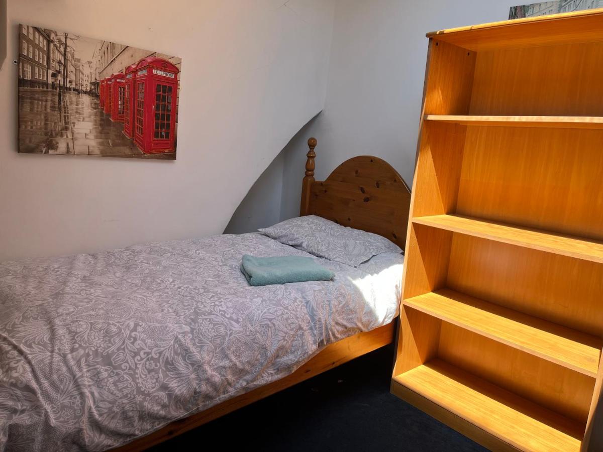 5 Bedroom Town House in Barnsley Centre - Housity